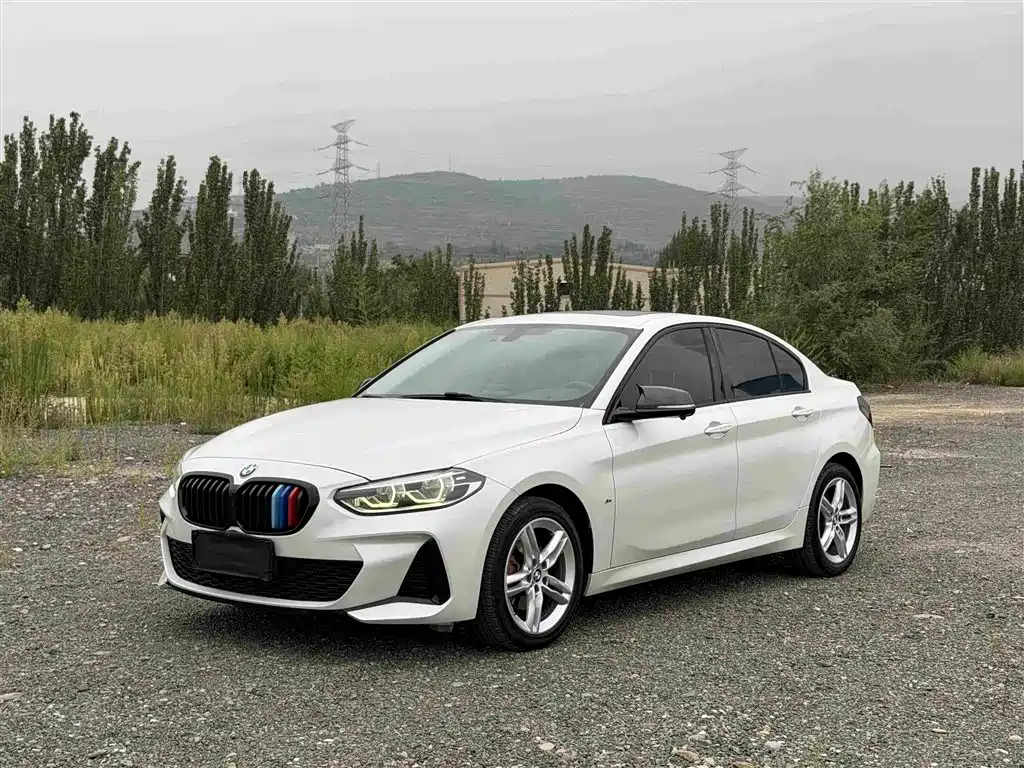 BMW 1 Series 2021 — фото 1
