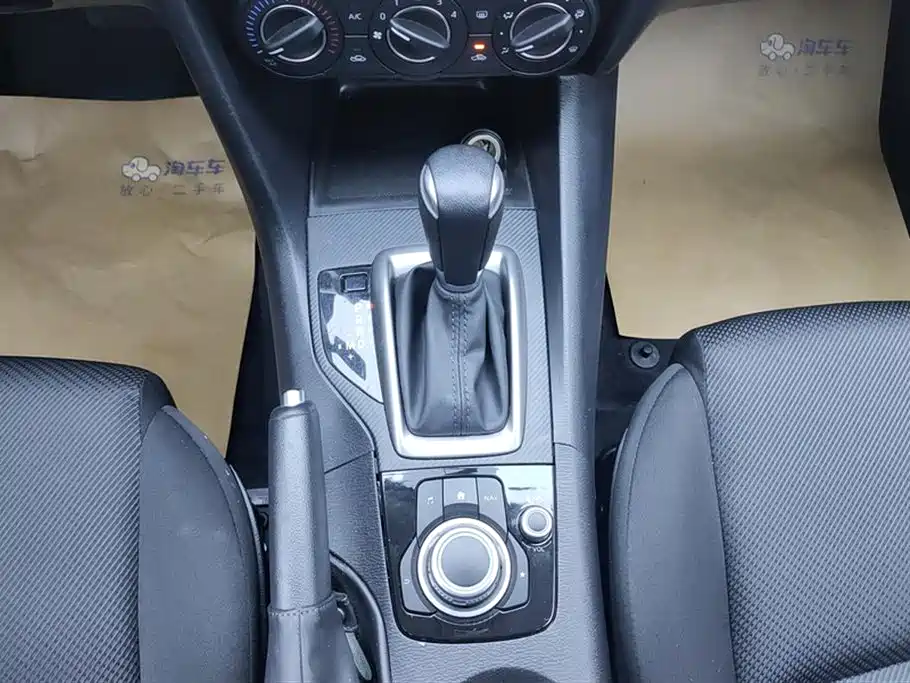 Mazda 3 Axela 2018 — фото 16