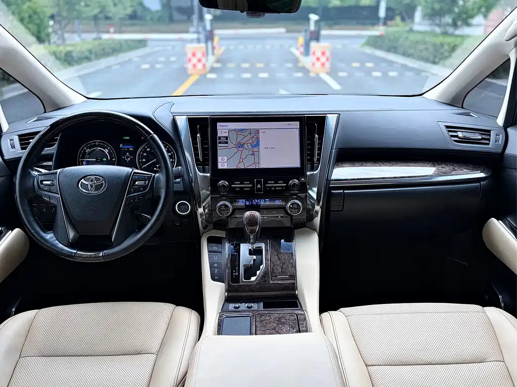Toyota Alphard 2021 — фото 16