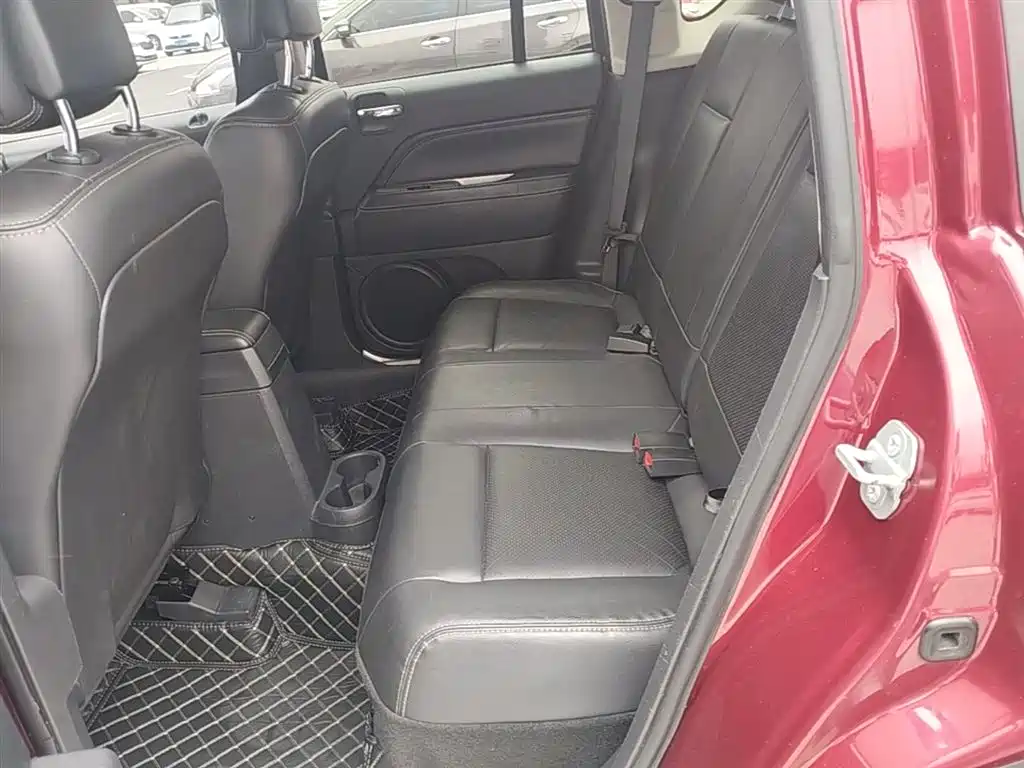 Jeep Compass 2015 — фото 17