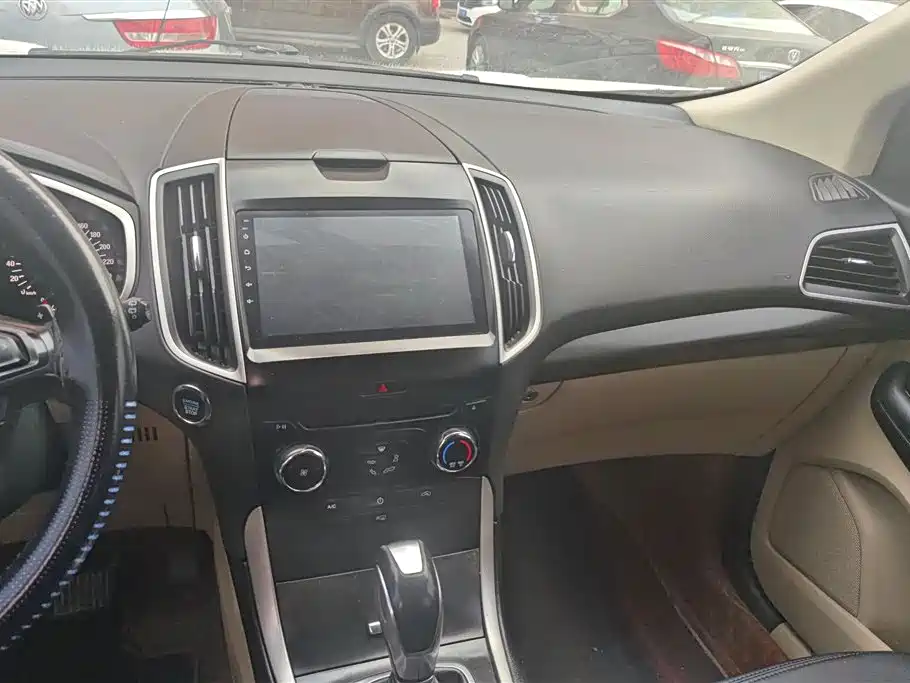 Ford Edge 2016 — фото 13