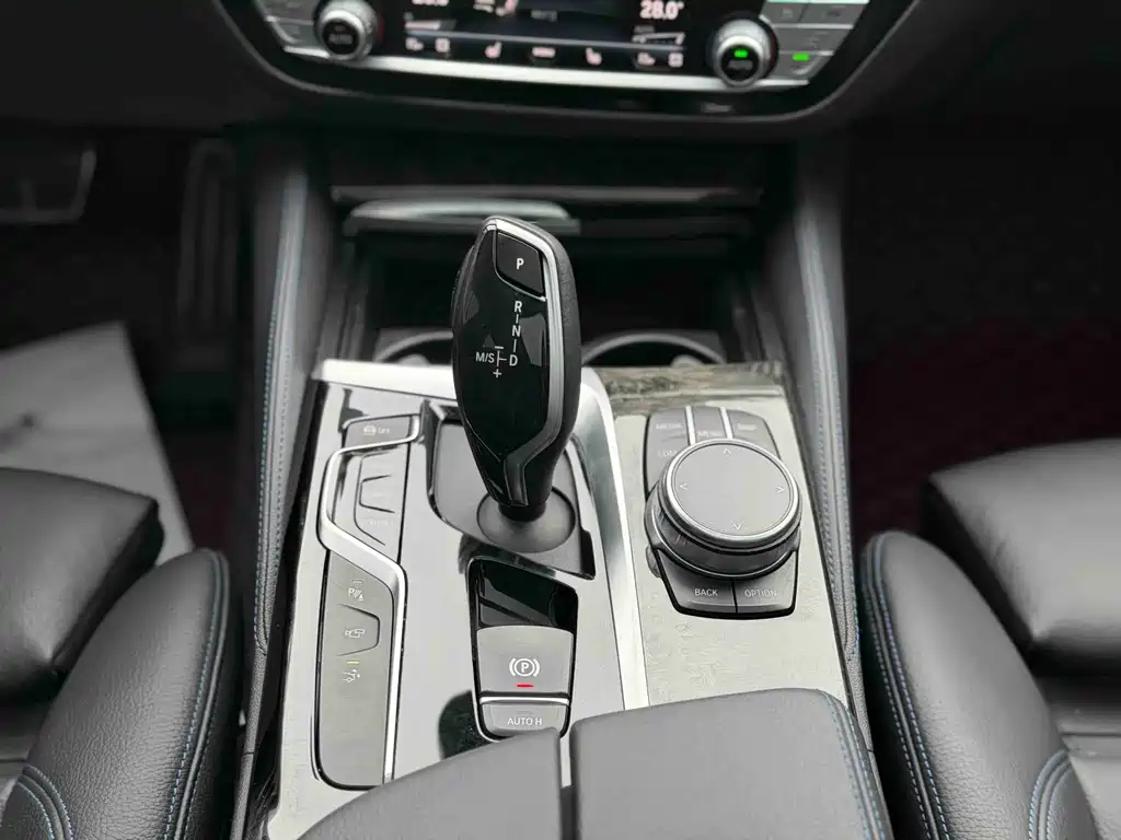 BMW 6 Series GT 2020 — фото 14