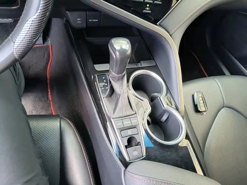 Toyota Camry 2018 — фото 14