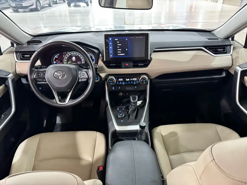 Toyota RAV4 2021 — фото 11