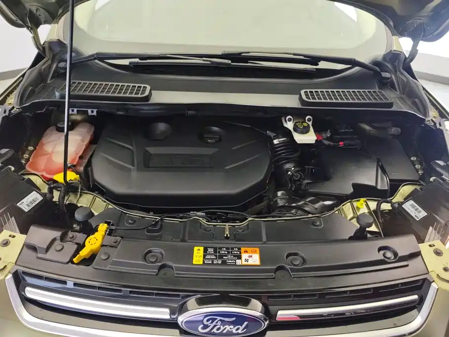 Ford Kuga 2014 — фото 10