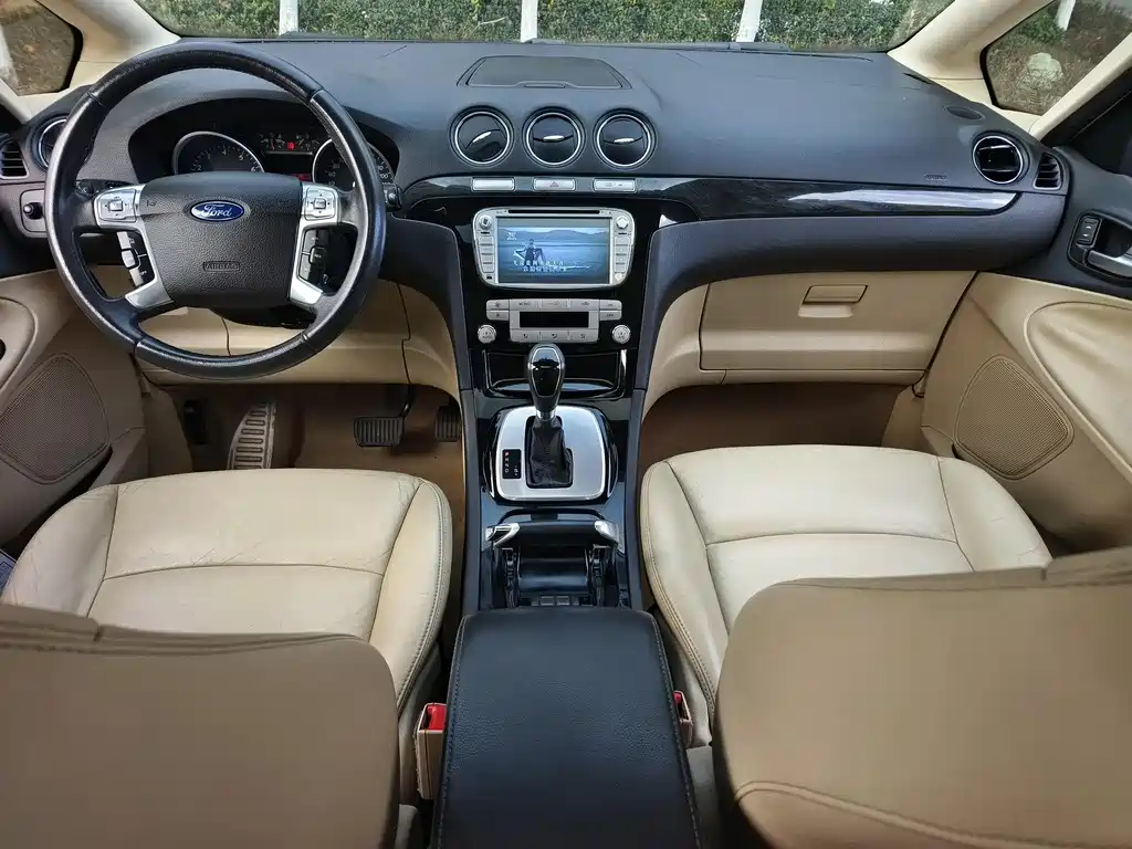 Ford Max 2013 — фото 12
