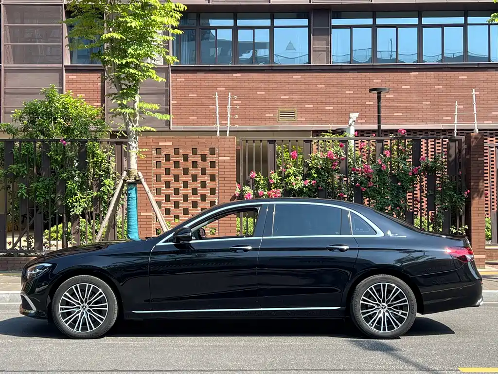 Mercedes-Benz E-Class 2024 — фото 3