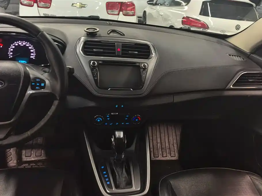 Ford Escort 2015 — фото 13