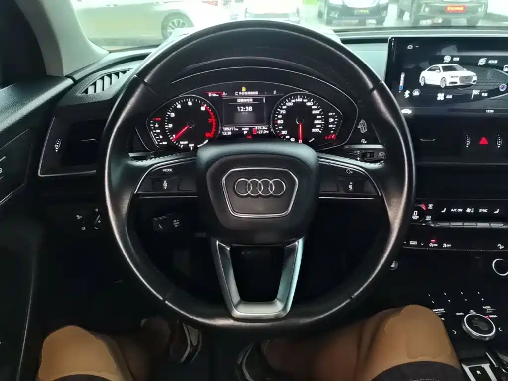 Audi Q5L 2020 — фото 11