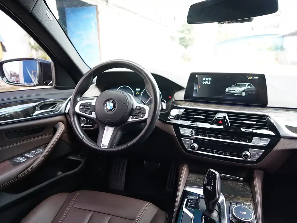 BMW 5 Series 2019 — фото 14