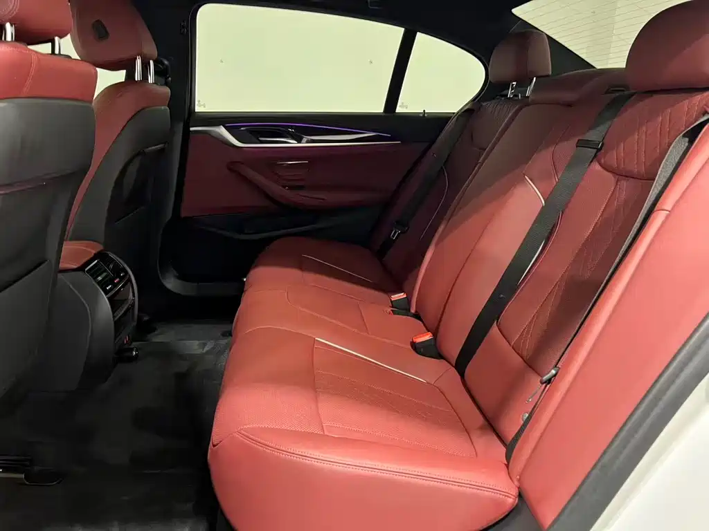 BMW 5 Series 2021 — фото 10