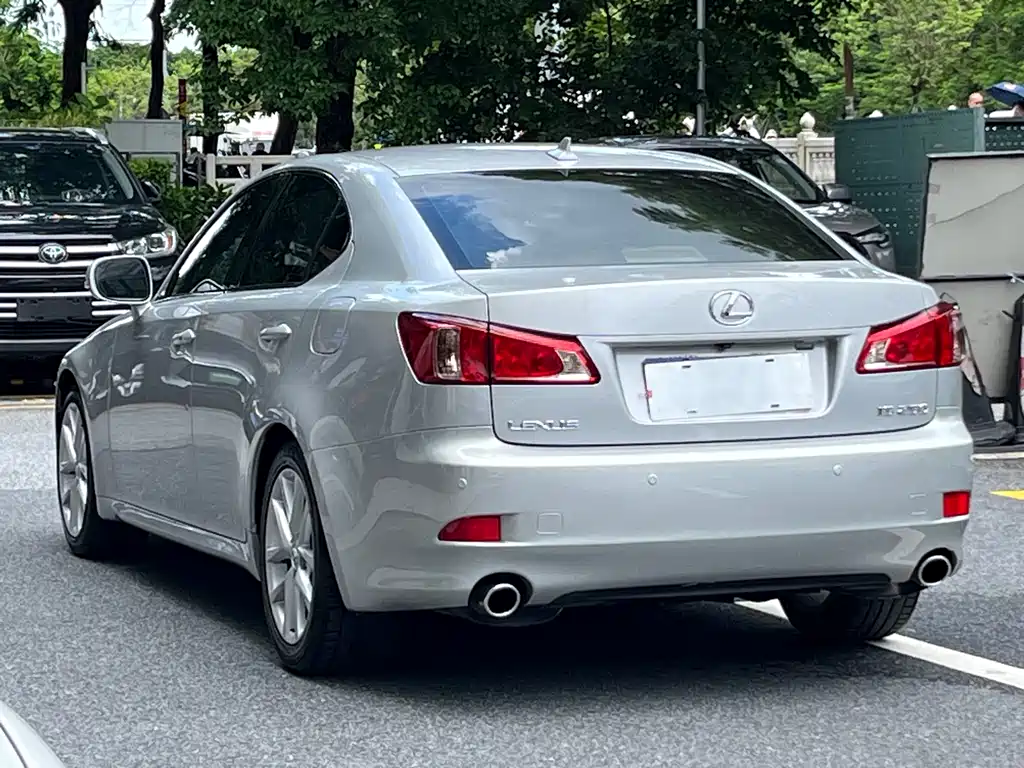 Lexus IS 2011