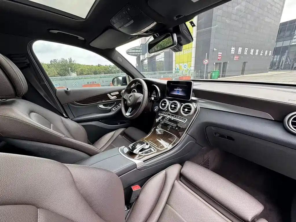 Mercedes-Benz GLC 2018 — фото 26
