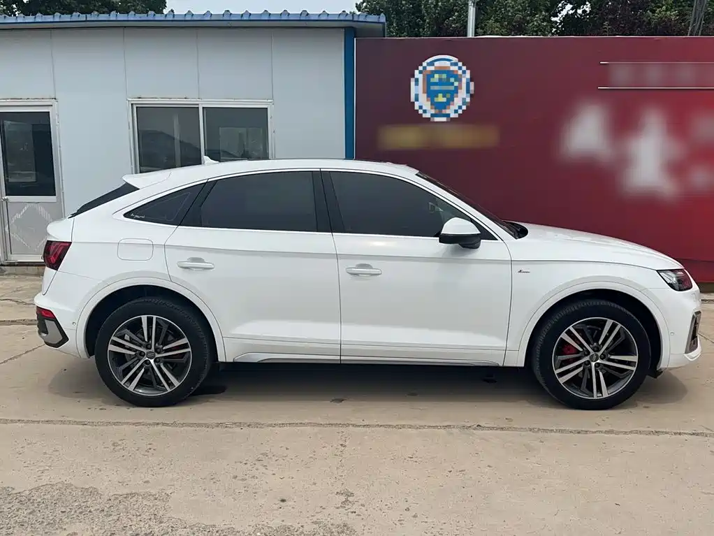 Audi Q5L Sportback 2021 — фото 10