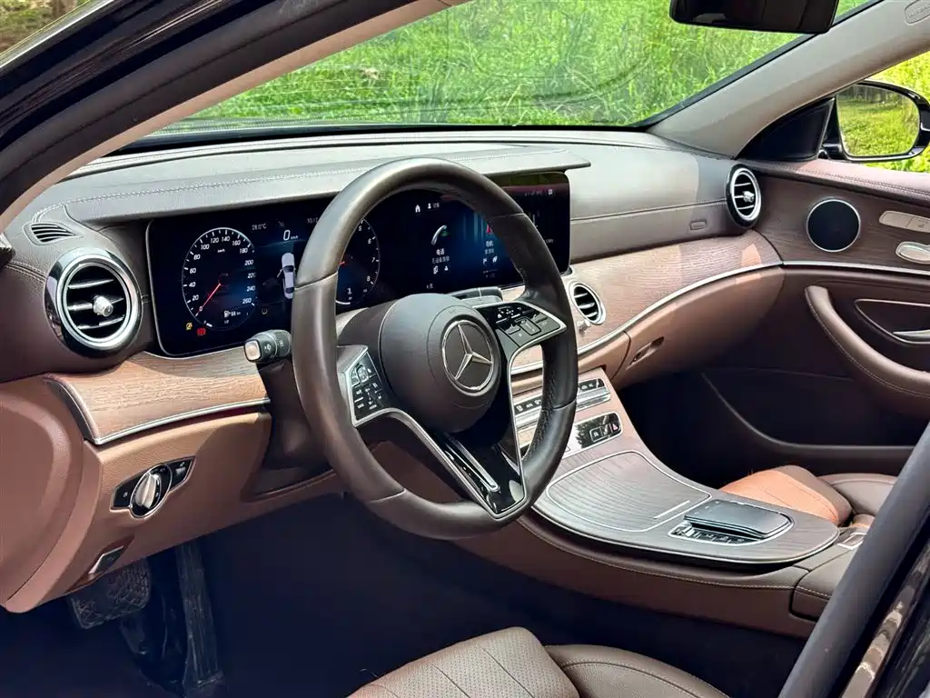 Mercedes-Benz E-Class 2022 — фото 7