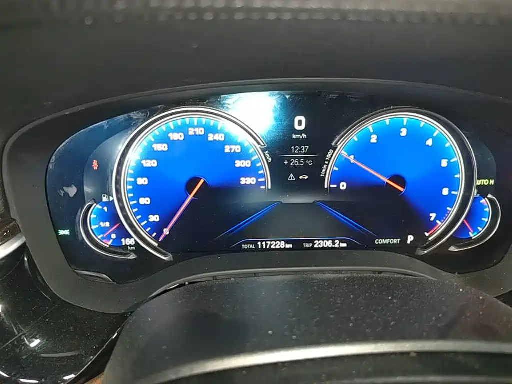 BMW 5 Series 2018 — фото 12
