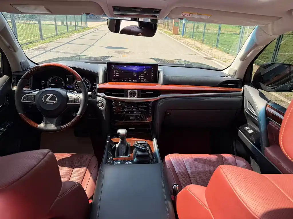 Lexus LX 2018 — фото 14