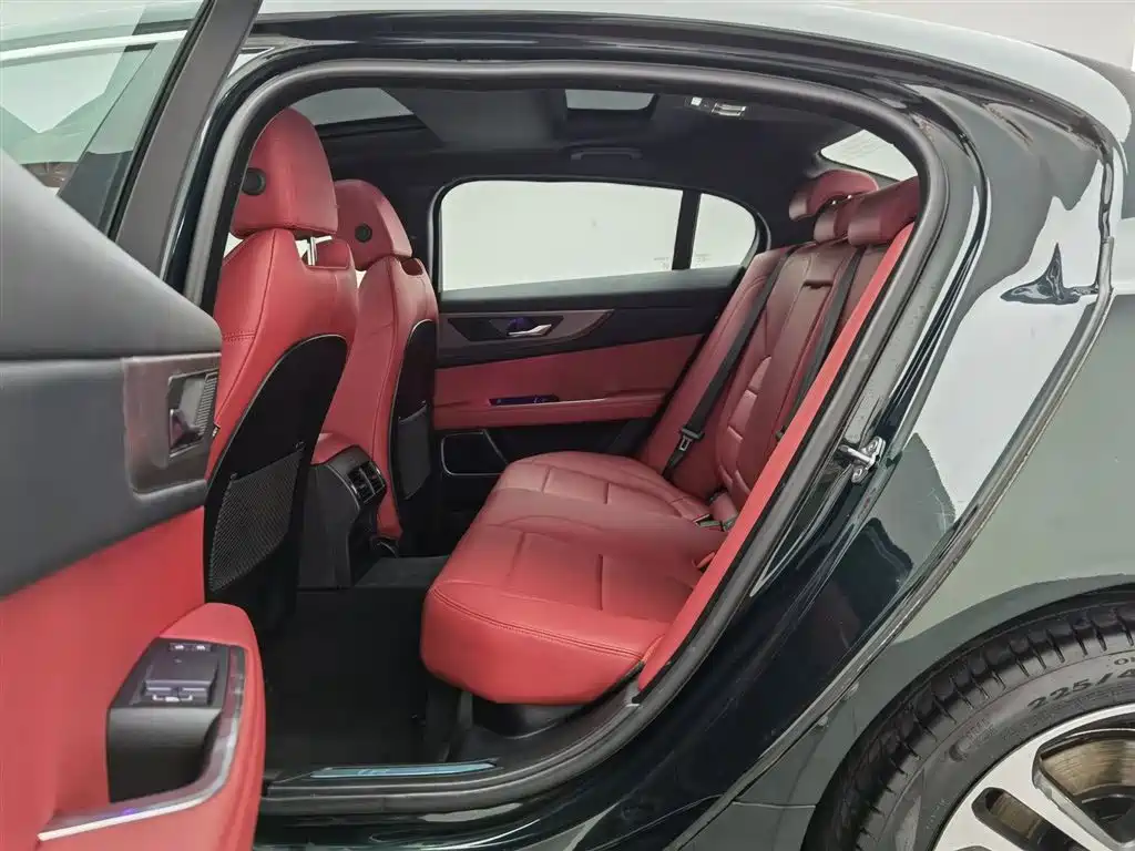 Jaguar XEL 2023 — фото 15