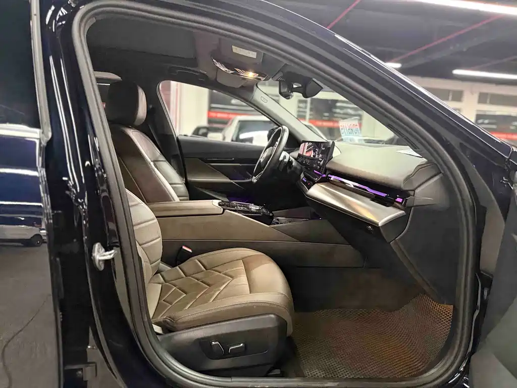 BMW 5 Series 2025 — фото 15