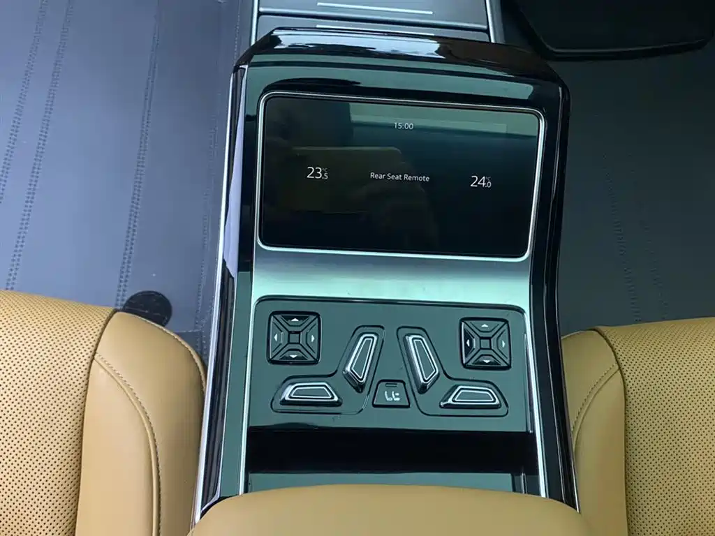 Audi A8 2022 — фото 20
