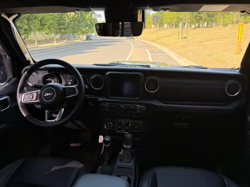 Jeep Wrangler PHEV 2022 — фото 11