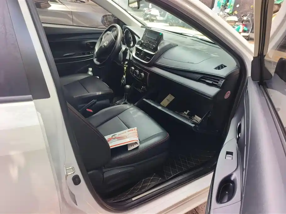 Toyota Yaris L 2020 — фото 8