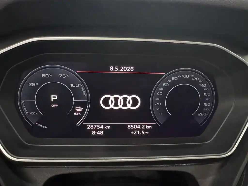 Audi Q4 e-tron 2023 — фото 16