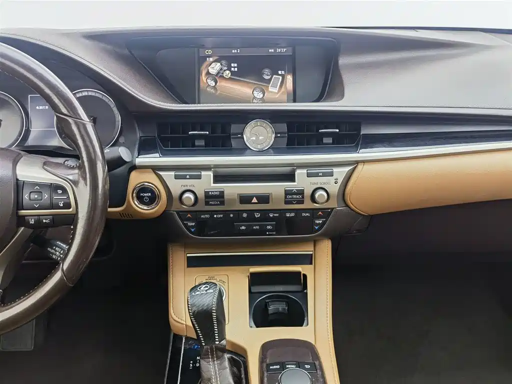 Lexus ES 2017 — фото 12