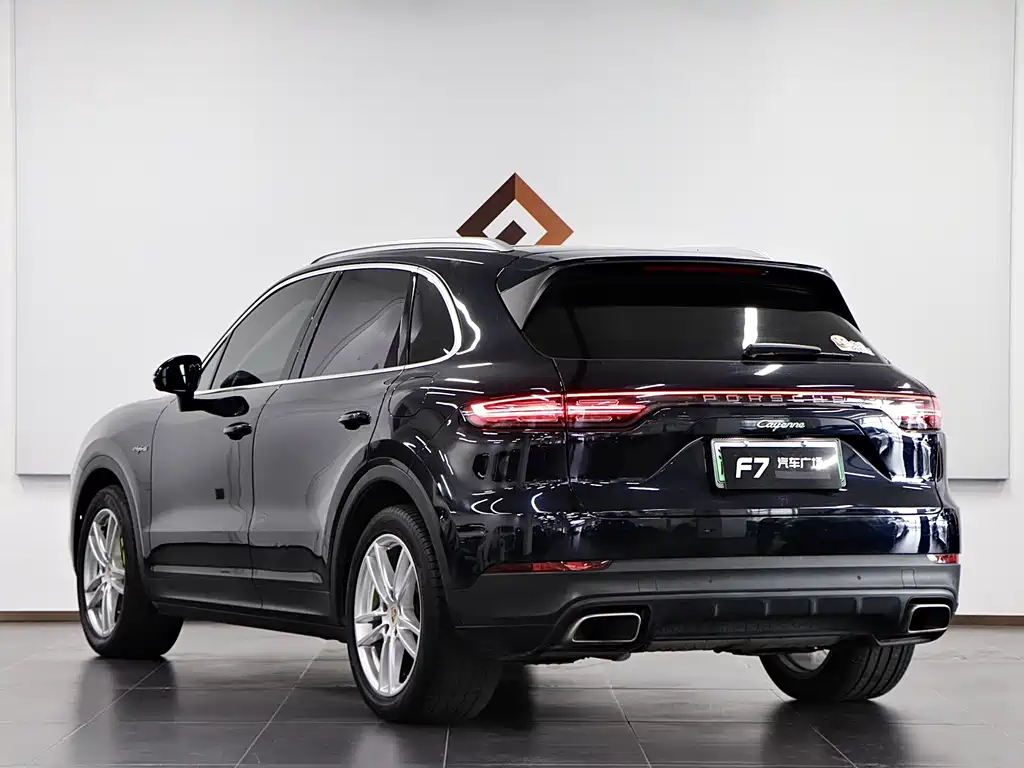 Porsche Cayenne Hybrid 2021 — фото 4