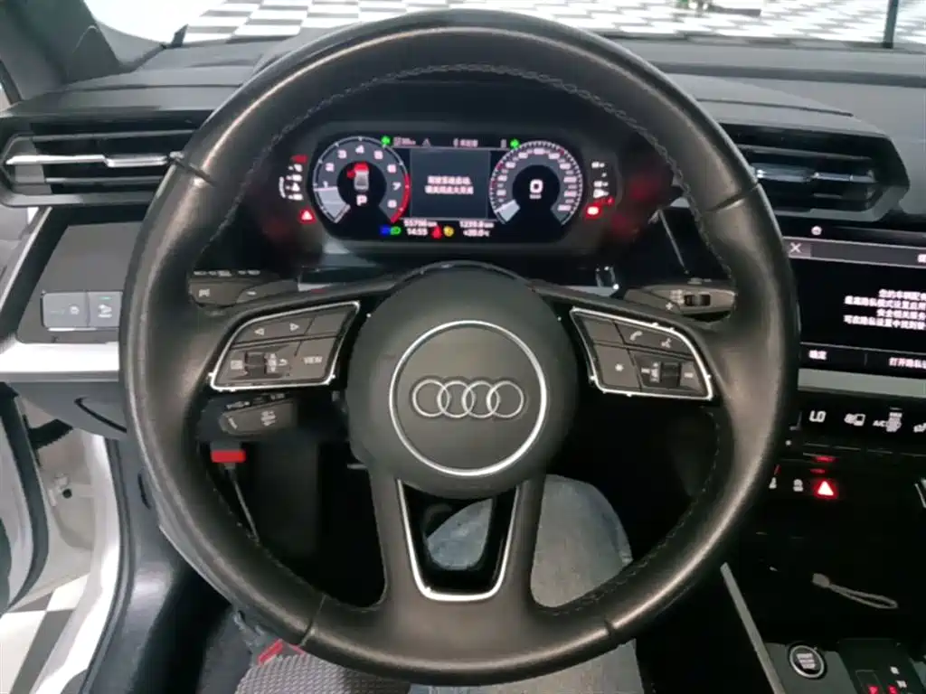 Audi A3 2023 — фото 11