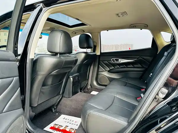 Infiniti Q70 2016