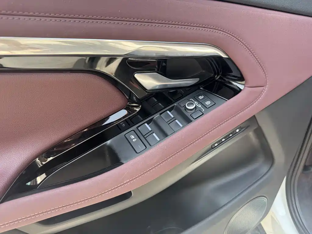 Land Rover Evoque PHEV 2023 — фото 11