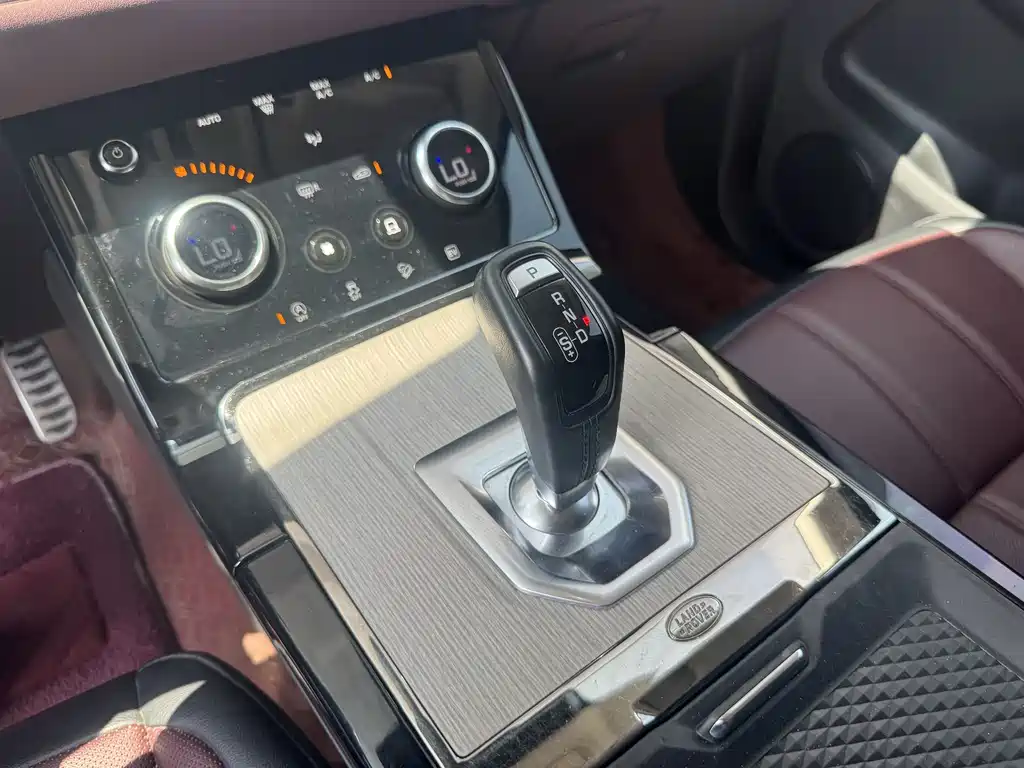 Land Rover Evoque PHEV 2023 — фото 10