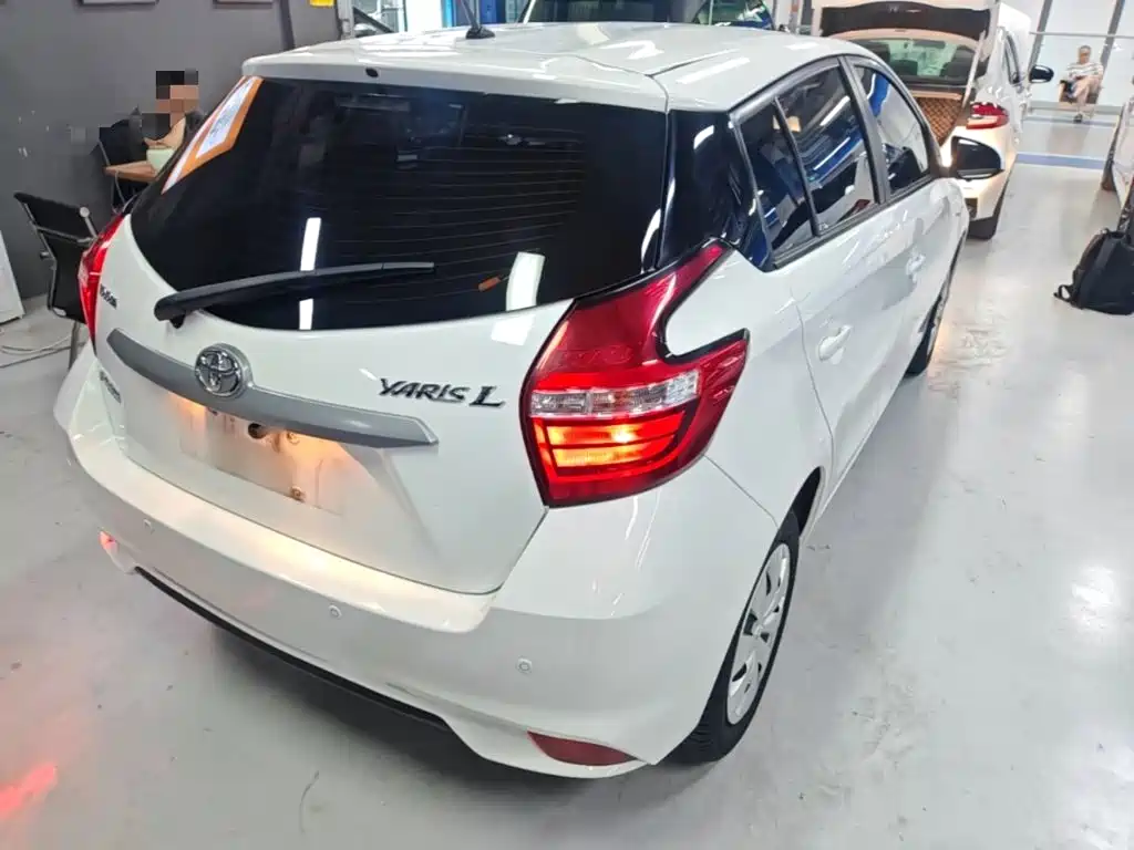 Toyota Yaris L 2022 — фото 7