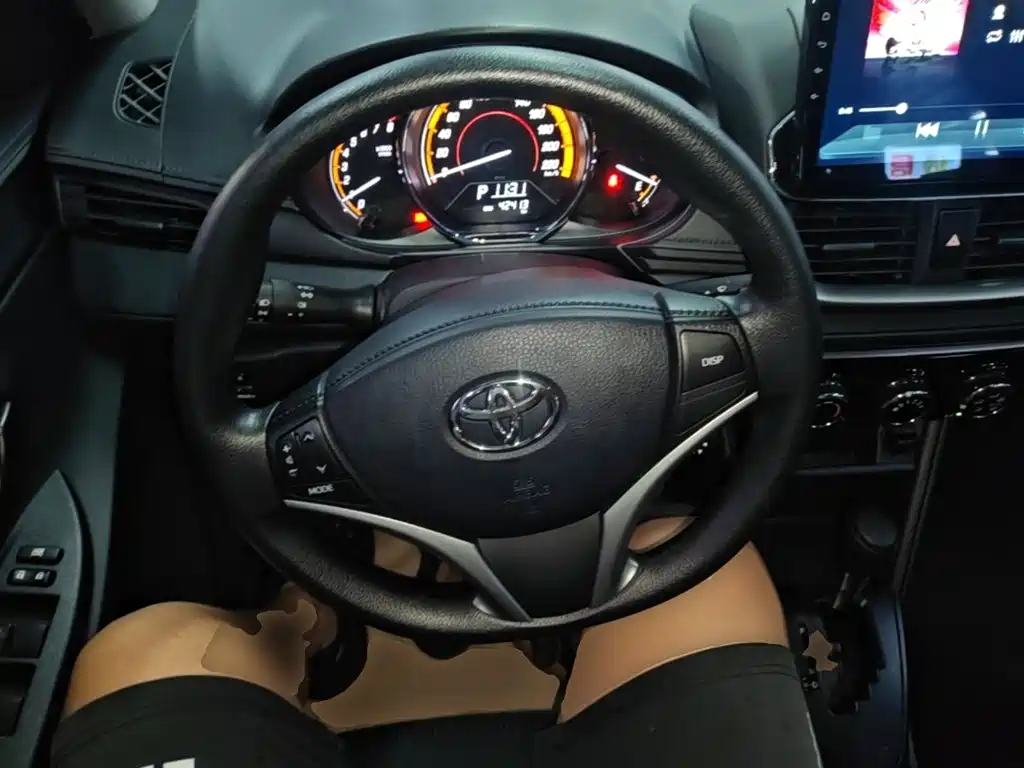 Toyota Yaris L 2022 — фото 11
