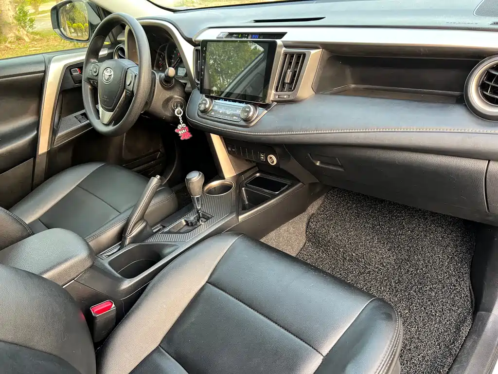 Toyota RAV4 2016 — фото 15