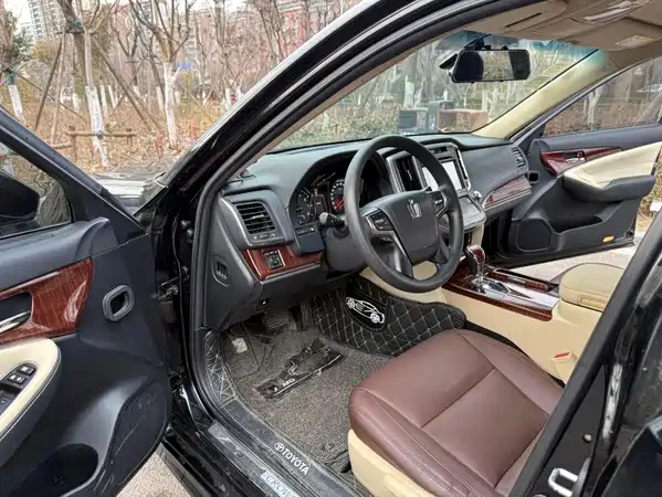 Toyota Crown 2015
