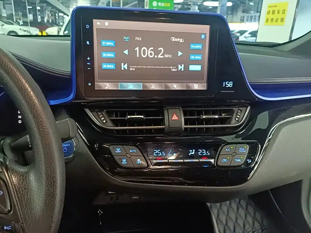 Toyota C-HR EV 2022 — фото 13