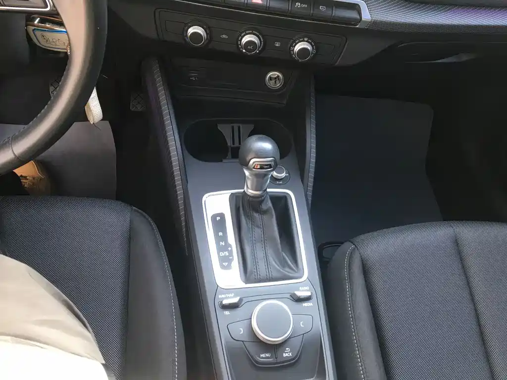 Audi Q2L 2019
