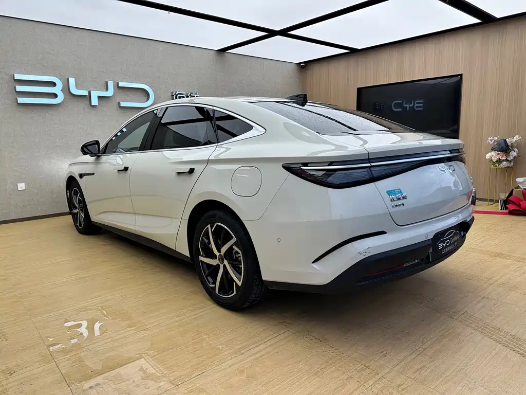 BYD Seal 07 DM-i 2025 — фото 6