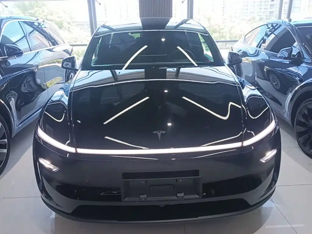 Tesla Model Y L 2026