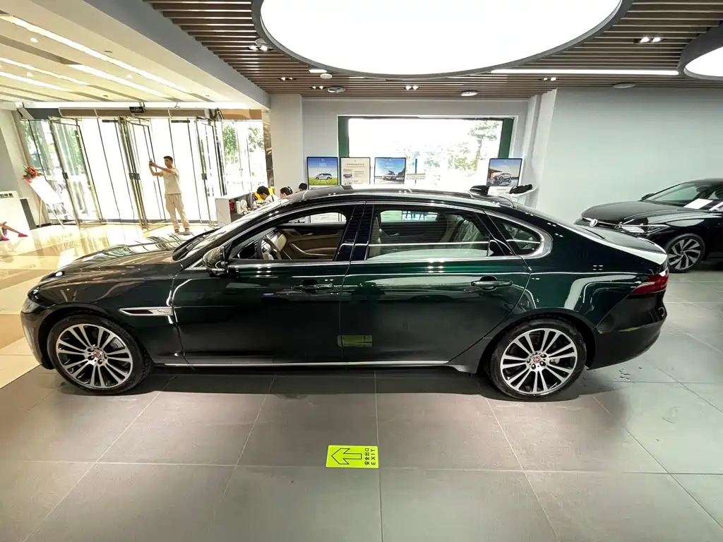 Jaguar XFL 2026 — фото 12