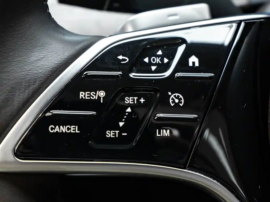 Mercedes-Benz E-Class 2024 — фото 16