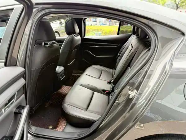 Mazda 3 Axela 2024