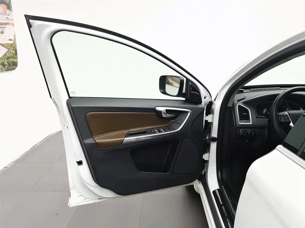 Volvo XC60 2016 — фото 8