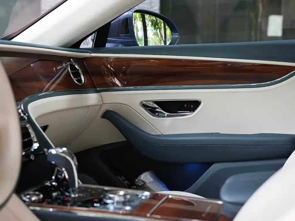 Bentley Flying Spur 2023 — фото 20