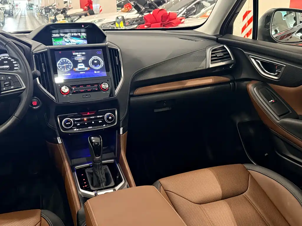 Subaru Forester 2023 — фото 14