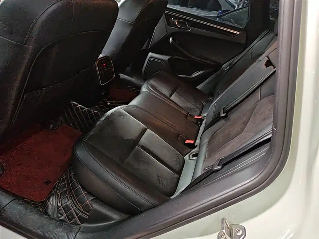 Porsche Macan 2016 — фото 16