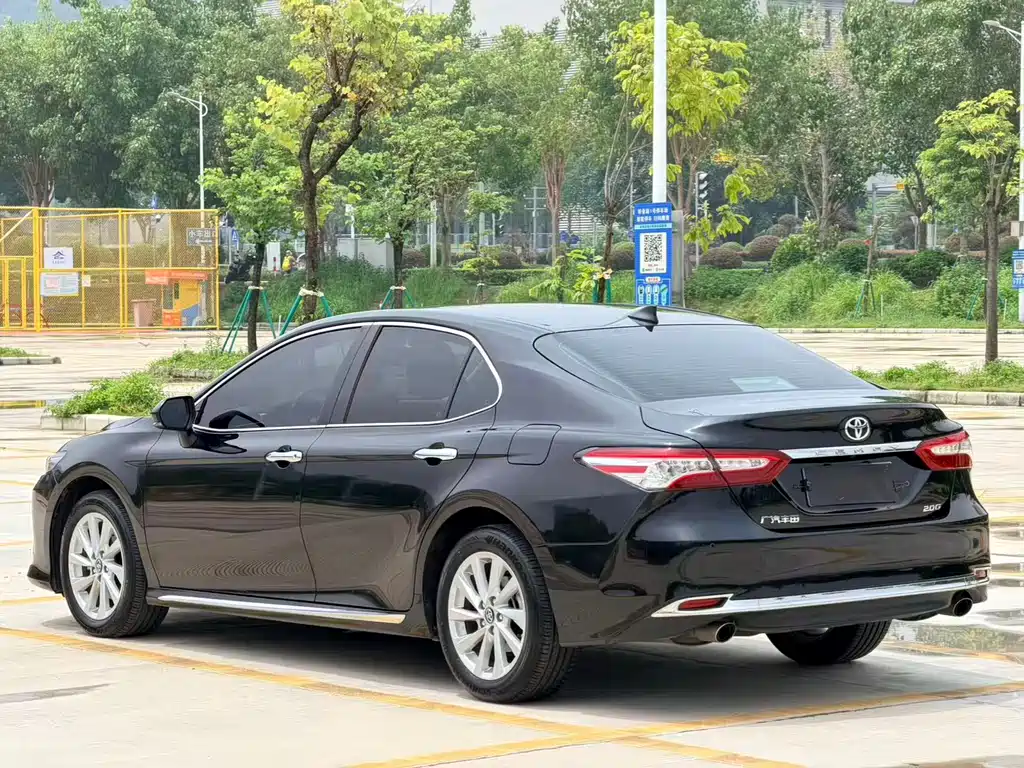 Toyota Camry 2023 — фото 6