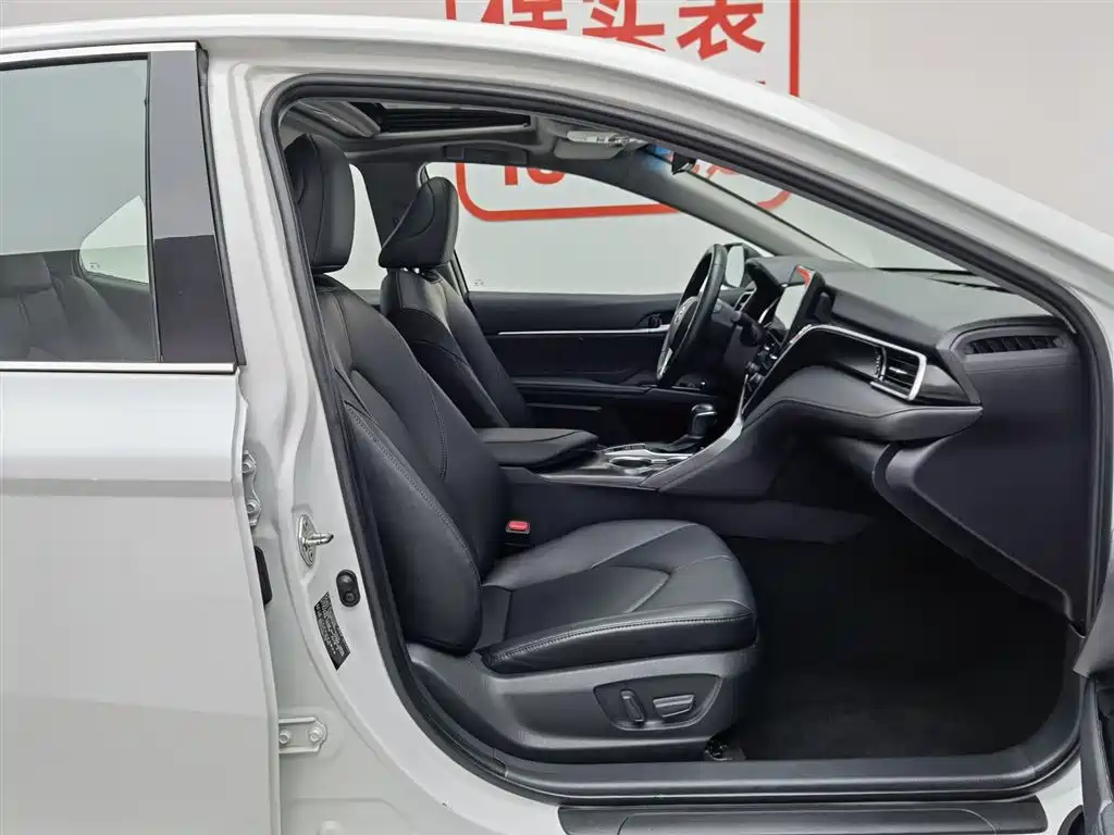 Toyota Camry 2023 — фото 23